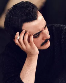 علی شادمان خیره به تهران وسط حمله اسرائیل / عکس