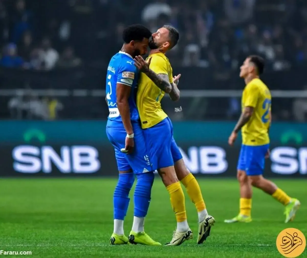 لحظه ادب شدن مدافع گستاخ سعودی/ عکس