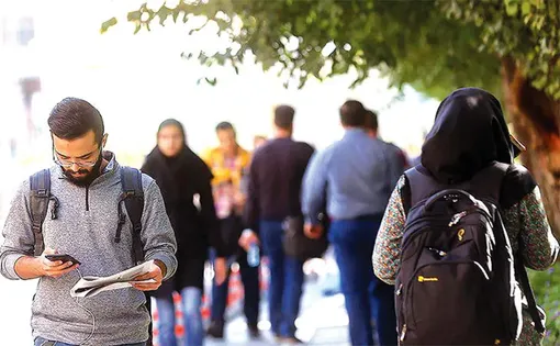 شكاف بين نسلي در نقطه بحران