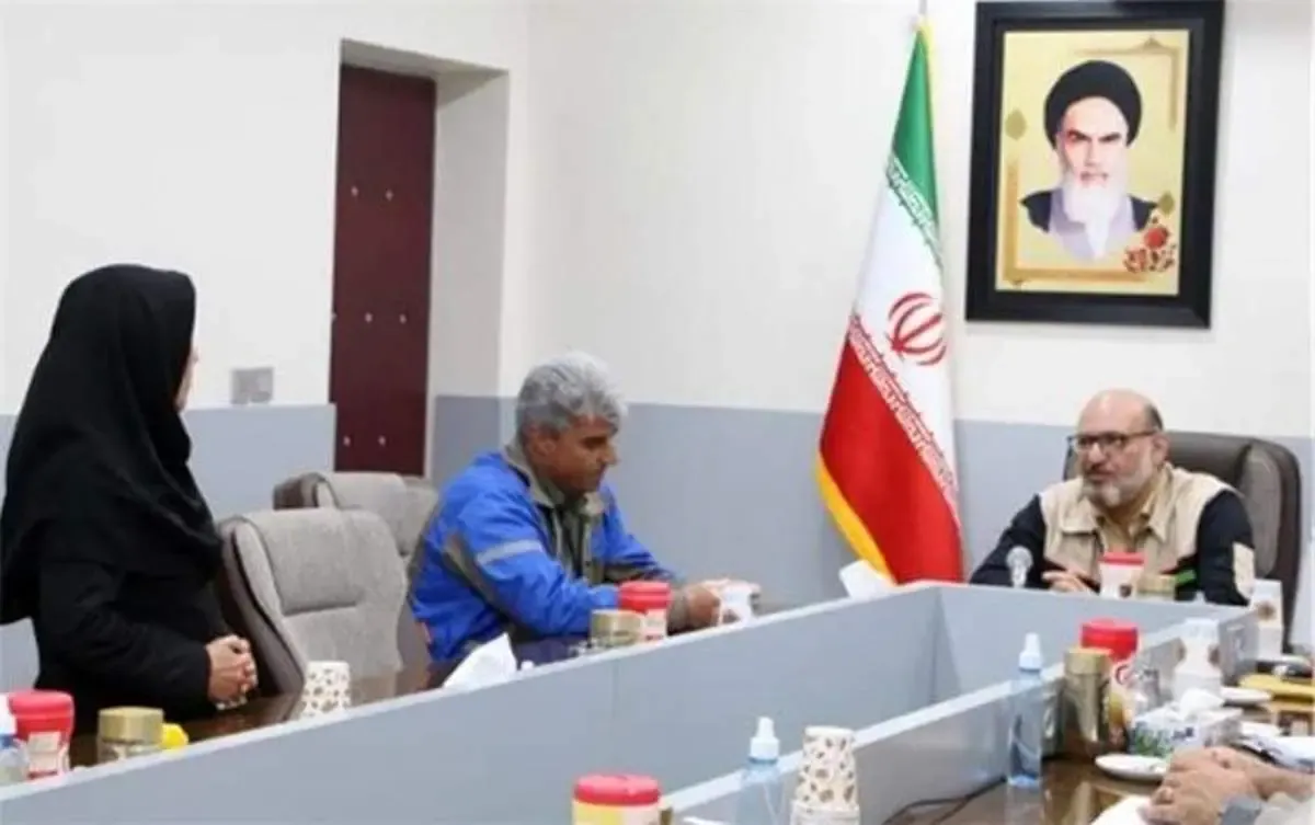 جلسه دیدار عمومی پرسنل کارخانه با مهندس زند مدیرعامل شرکت لوله گستر اسفراین