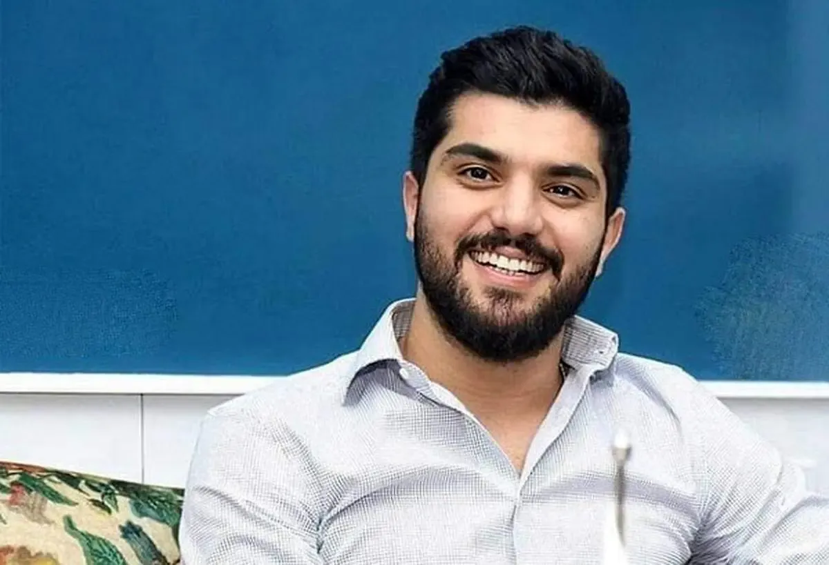 قاب خانوادگی سینا مهراد و پدر و مادرش جلب‌توجه کرد