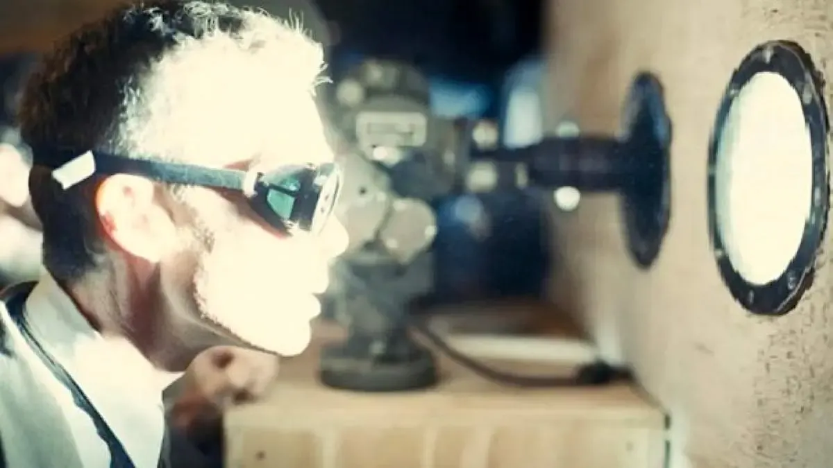 اسکار در دستان پدر بمب اتمی قرار می گیرد؟