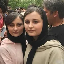 سارا و نیکای پایتخت با موهای بلوند و تیپ خارجی در تهران/ عکس