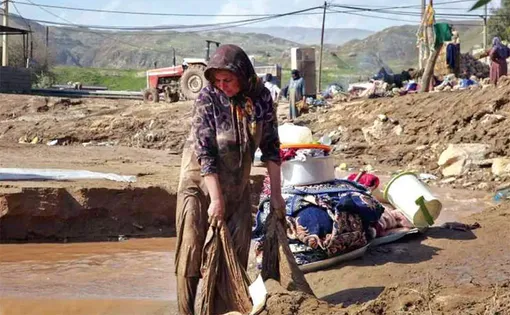 سیلی سیل بر دستان خالی زنان