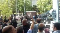 دختر اکبر عبدی در مراسم تشییع اشک حاضران را درآورد/ فیلم