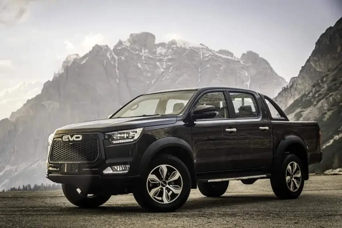 رژه خودروهای لوکس در شمال تهران و اخلال در ترافیک معابر/ ویدیو