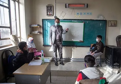 تدریس در روستای محروم از شاد / عکس:فرزاد منتی