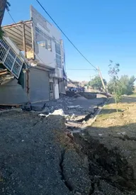 ببینید | اولین تصاویر آخرالزمانی از رانش زمین در کرج/ زمین دهان باز کرد