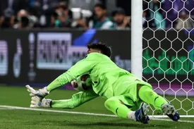 جمله جنجالی یک استقلالی به بیرانوند: قسر در رفتی!