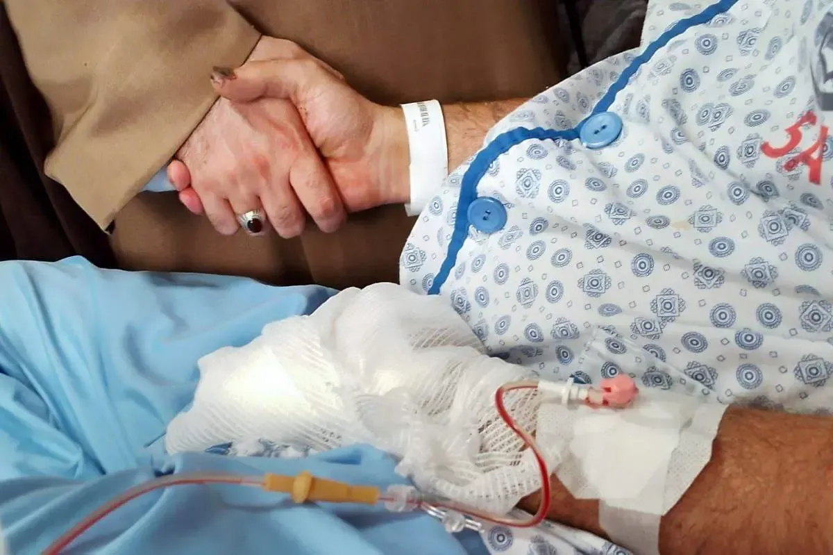 عیادت فرزندان رهبر انقلاب از مجروحان لبنانی/عکس