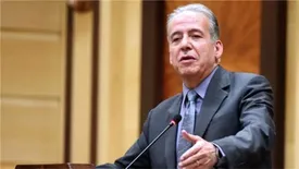 اتاق بازرگانی چه کاره است که واکسن وارد کند؟/ بازی فقر و غنا را به واکسن نکشانید/ بدتر از کشورهای کاپیتالیستی شده‌ایم