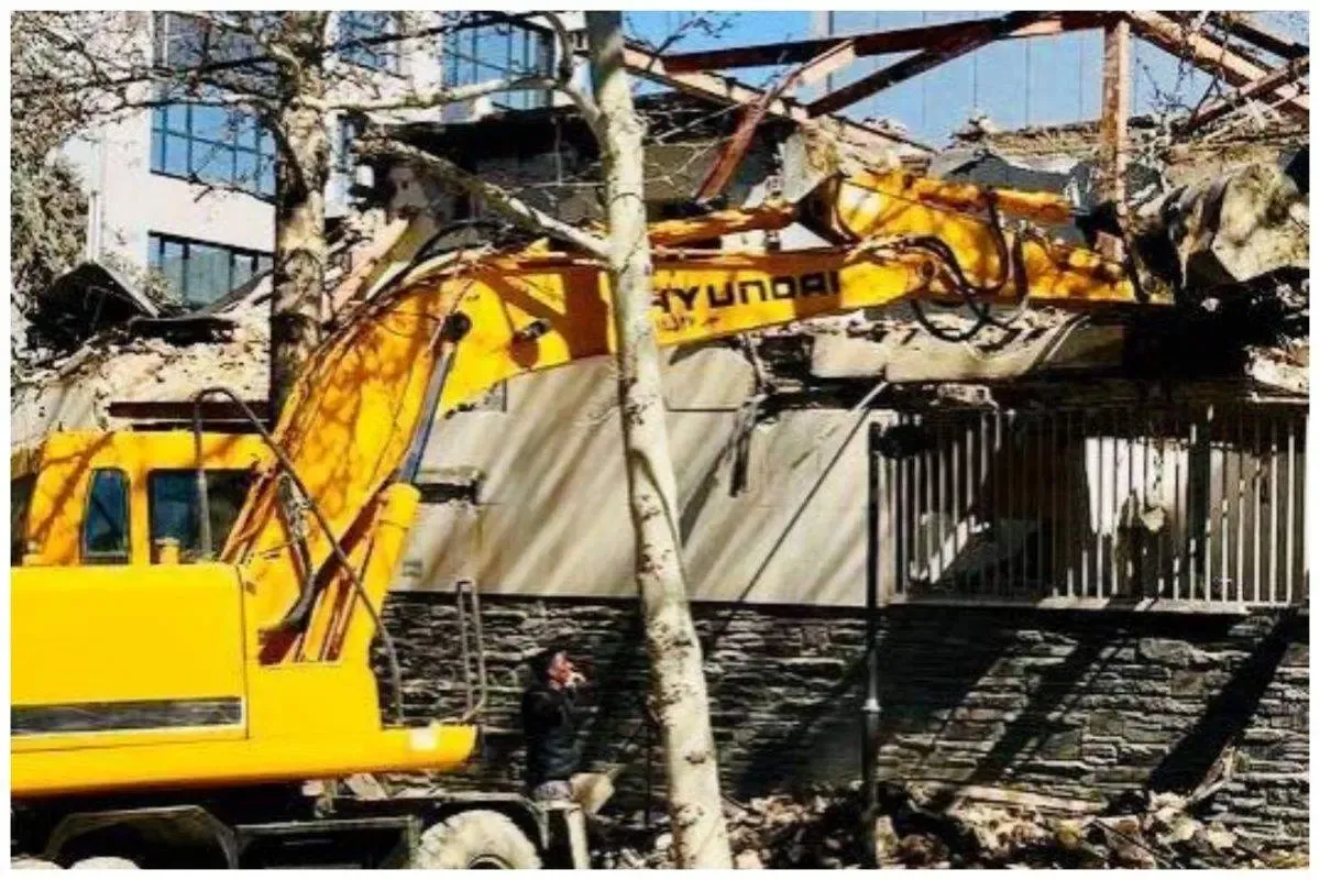 واکنش پرویز پرستویی به تخریب یک خانه تاریخی در همدان