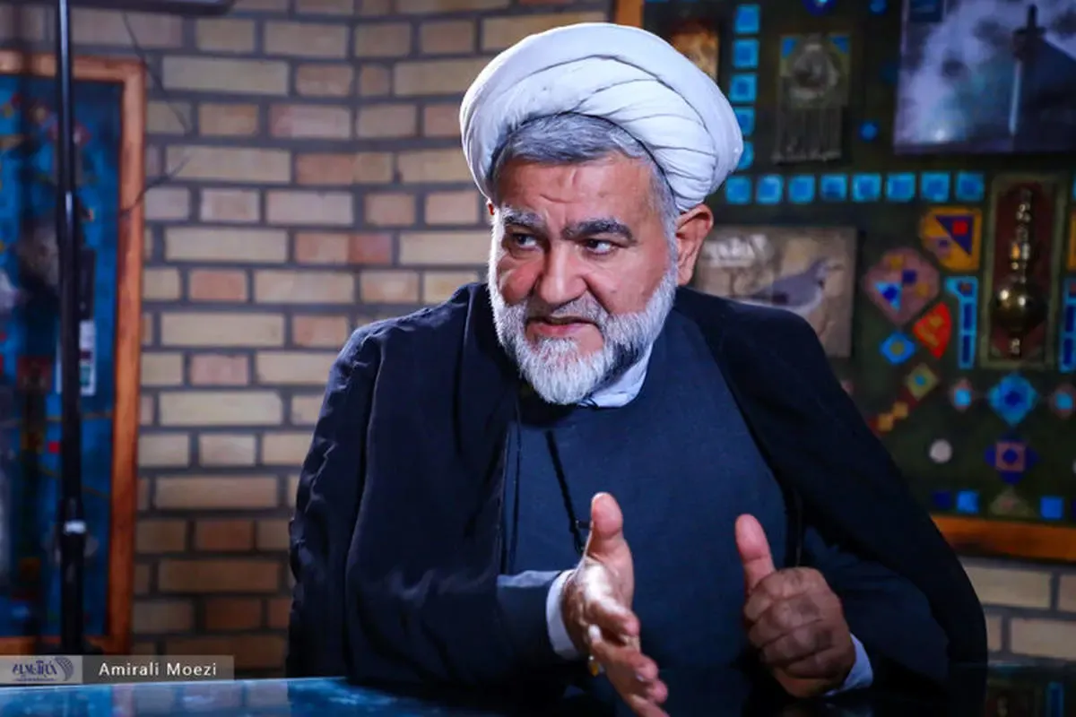 حسن نوروزی:
رئیسی با ۵۰۰ محافظ به پرند رفت!