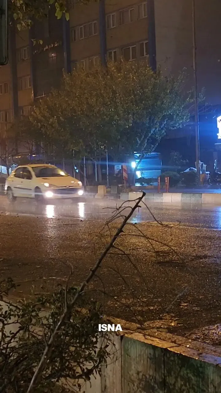 لحظه بارش باران در تهران/ ببینید