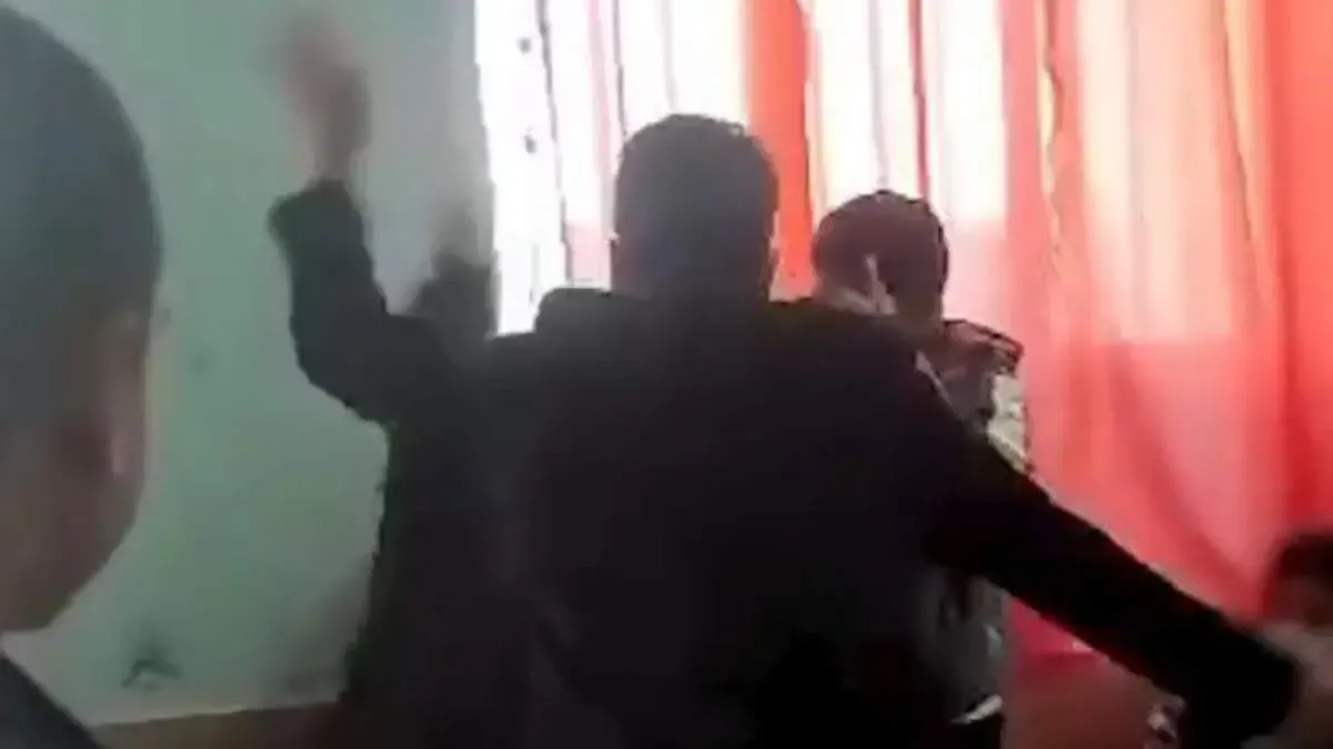 ادامه بستری دانش آموز کوهدشتی که توسط معلمش مصدوم شده بود