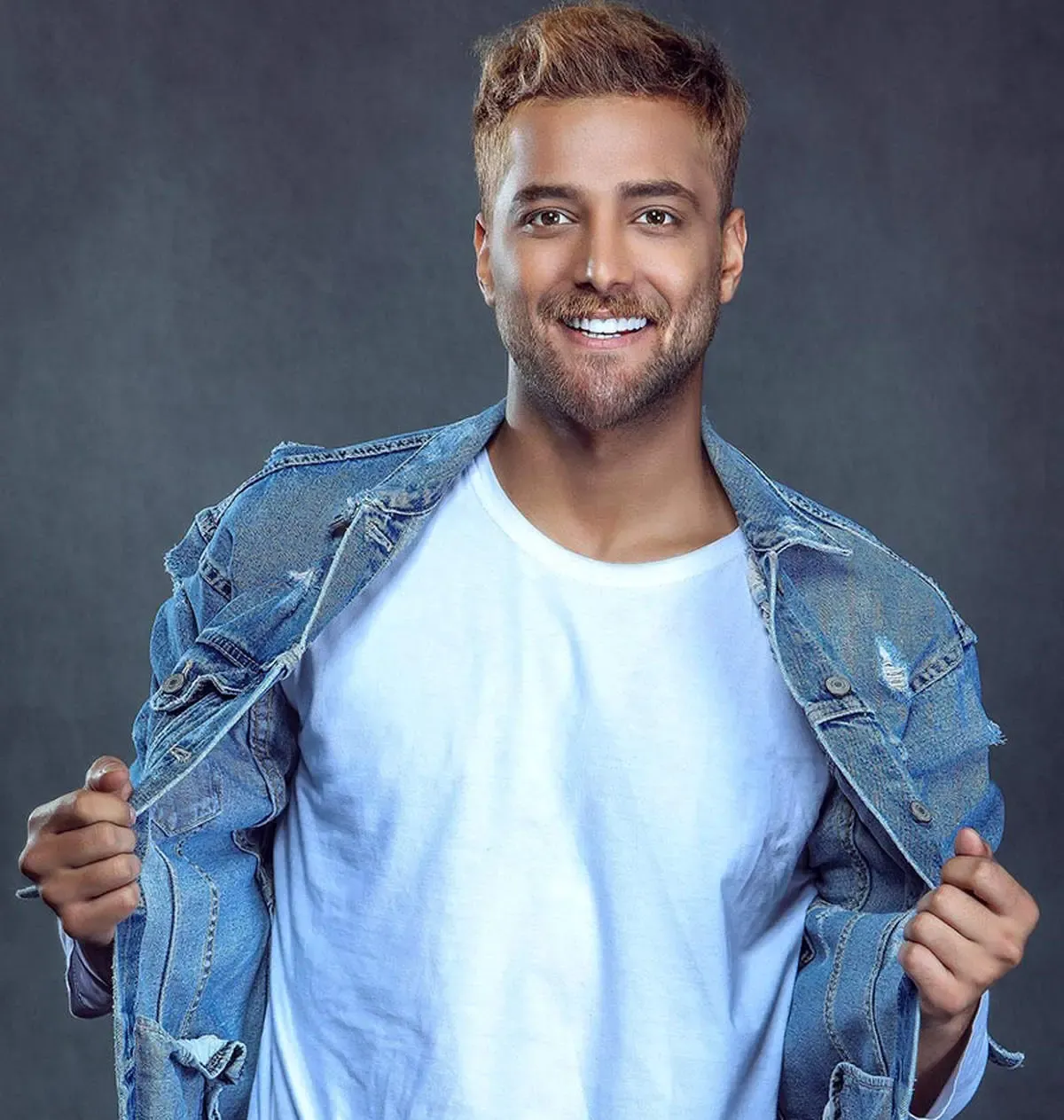 ببینید | سوتی‌های خنده‌دار خواننده ماکان‌بند در انتخاب اعداد قرعه کشی!