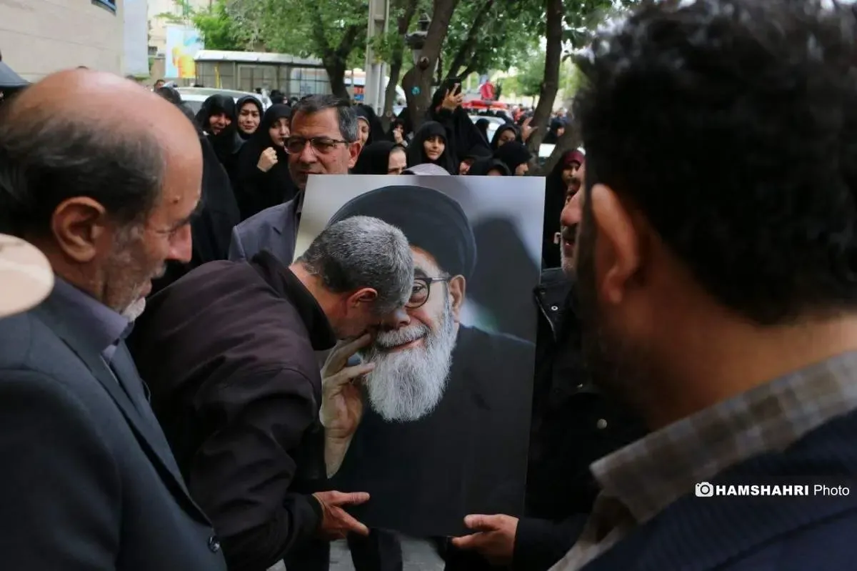حضور جمعیت عزادار تبریز مقابل منزل آیت‌الله آل هاشم/تصاویر