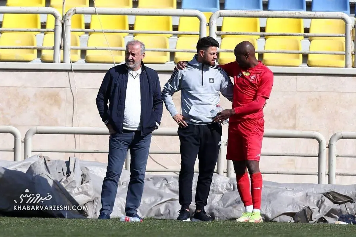 دیدار عبدالکریم با رفیق قدیمی‌اش در پرسپولیس/ عکس