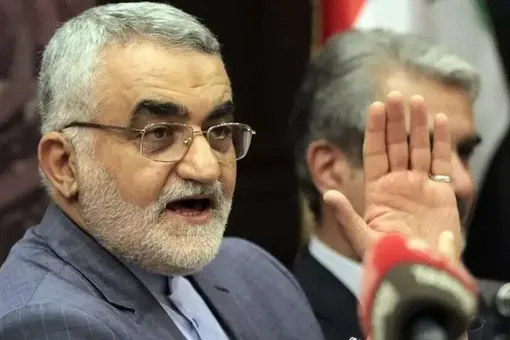 حمله تند بروجردی به روحانی/ خوش‌خدمتی برای آمریکا کافیست
