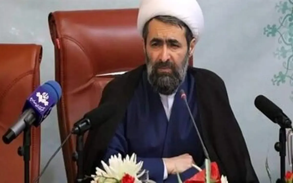 عوامل مسجد مکی با  مدرک ثابت کنند که طلبه قصد مسموم‌سازی داشته