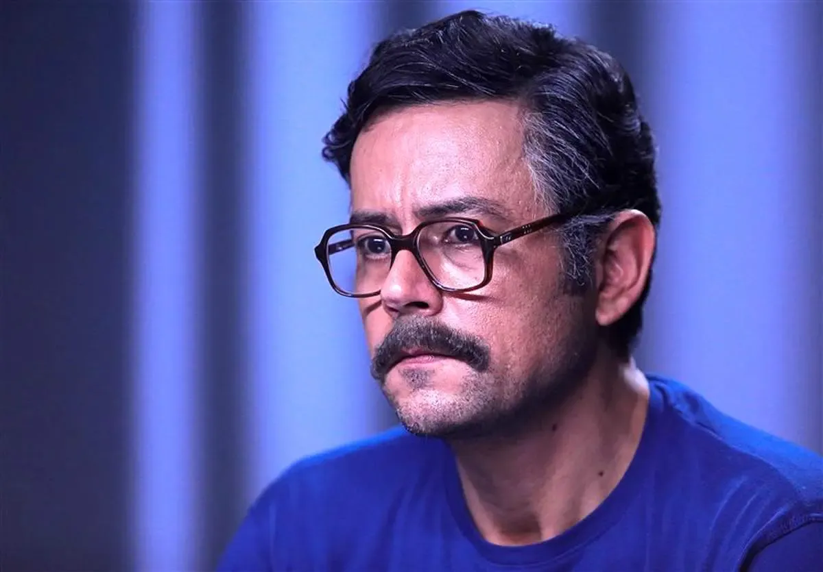 ابراهیم سریال طوبی در ۵۸ سالگی: مدل‌مو و لباس جوان‌ها روی بازیگر قدیمی!/ عکس