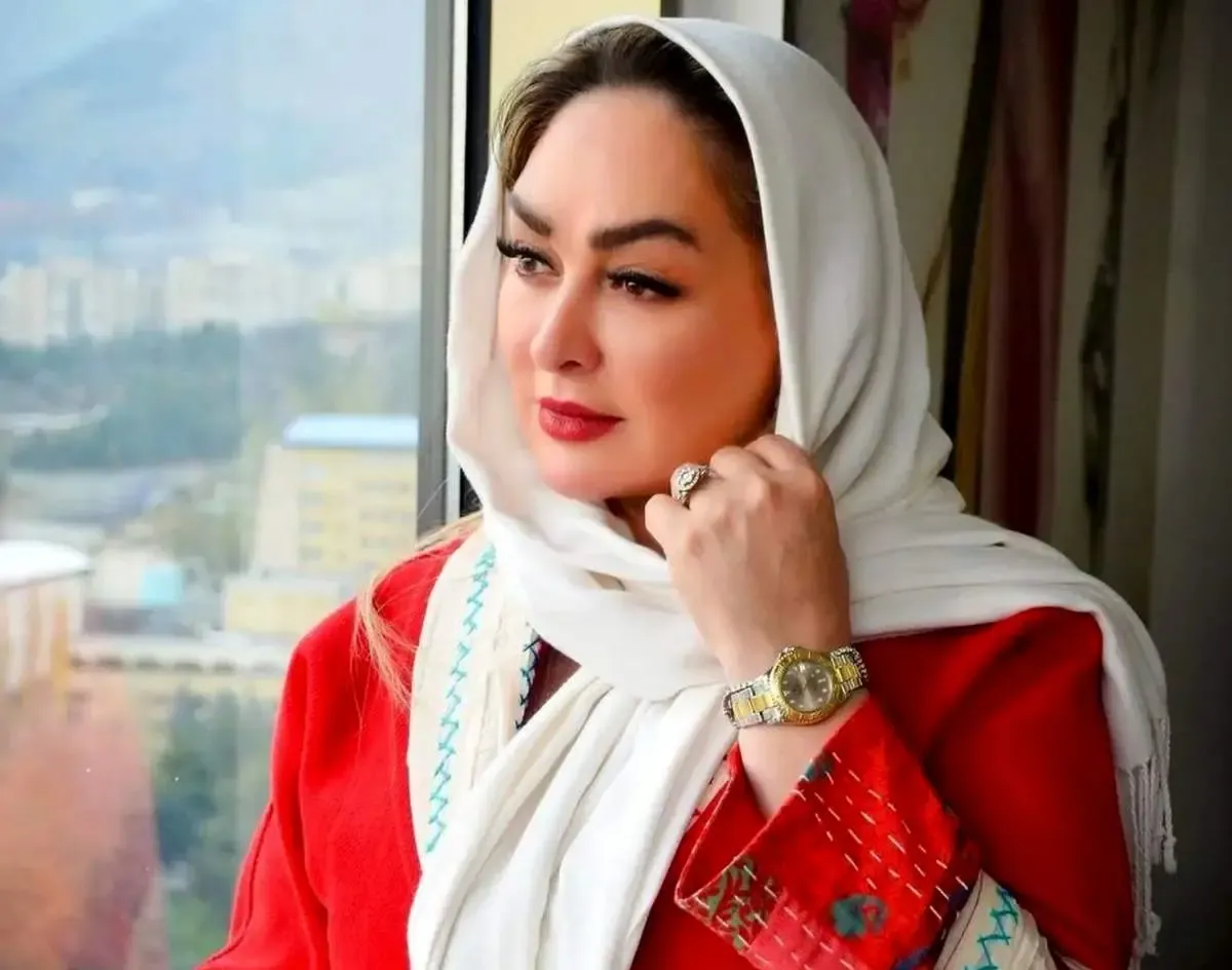 الهام حمیدی با استایل سرخابی در استانبول/ عکس