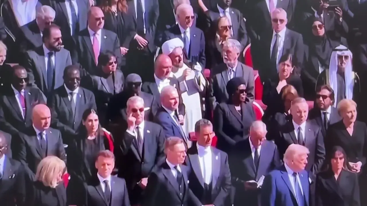 فاصله بایدن با وزیر ارشاد در مراسم تشییع پاپ فرانسیس در واتیکان سوژه شد/ببینید