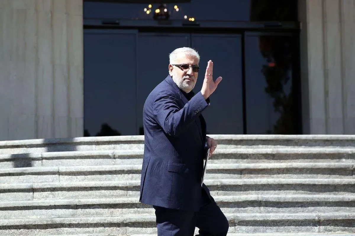 وزیر نفت شایعه استعفای خود را تکذیب کرد