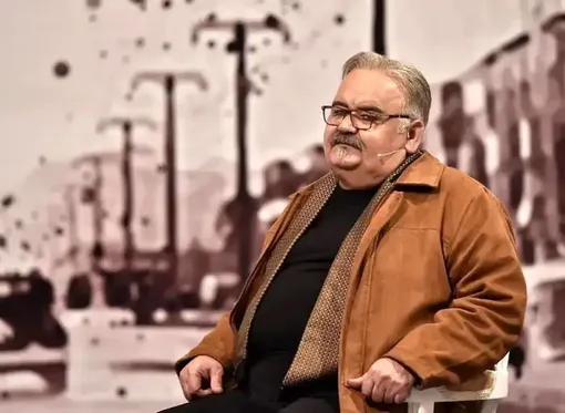 لحظه‌ فحش دادن اکبر عبدی در یک فیلم معروف/ ببینید