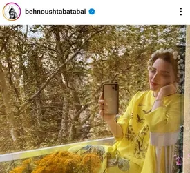 استایل زردرنگ بهنوش طباطبایی در بالکن خانه/ عکس