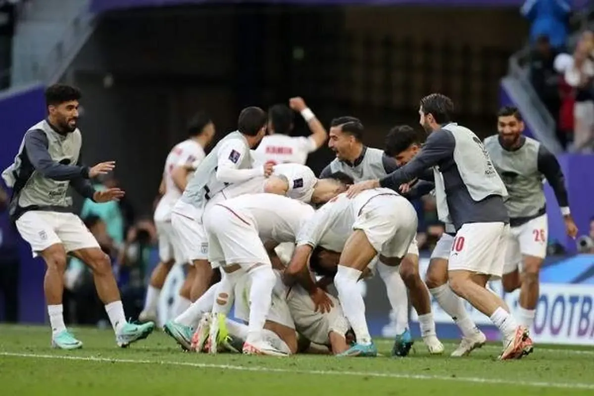 ۱۵ بازیکن تیم ملی فوتبال استعفا دادند؟ ماجرای بیلبوردهای جنجالی در تهران چیست؟