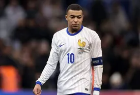 امباپه در تیم ملی فقط راه می‎‌رود!