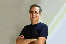 حافظ شباهت خاصی به داوینچی دارد