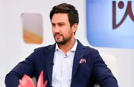 شاهرخ استخری و خانواده‌اش با استایل پاییزی در یک کافه شیک دیده شدند/عکس