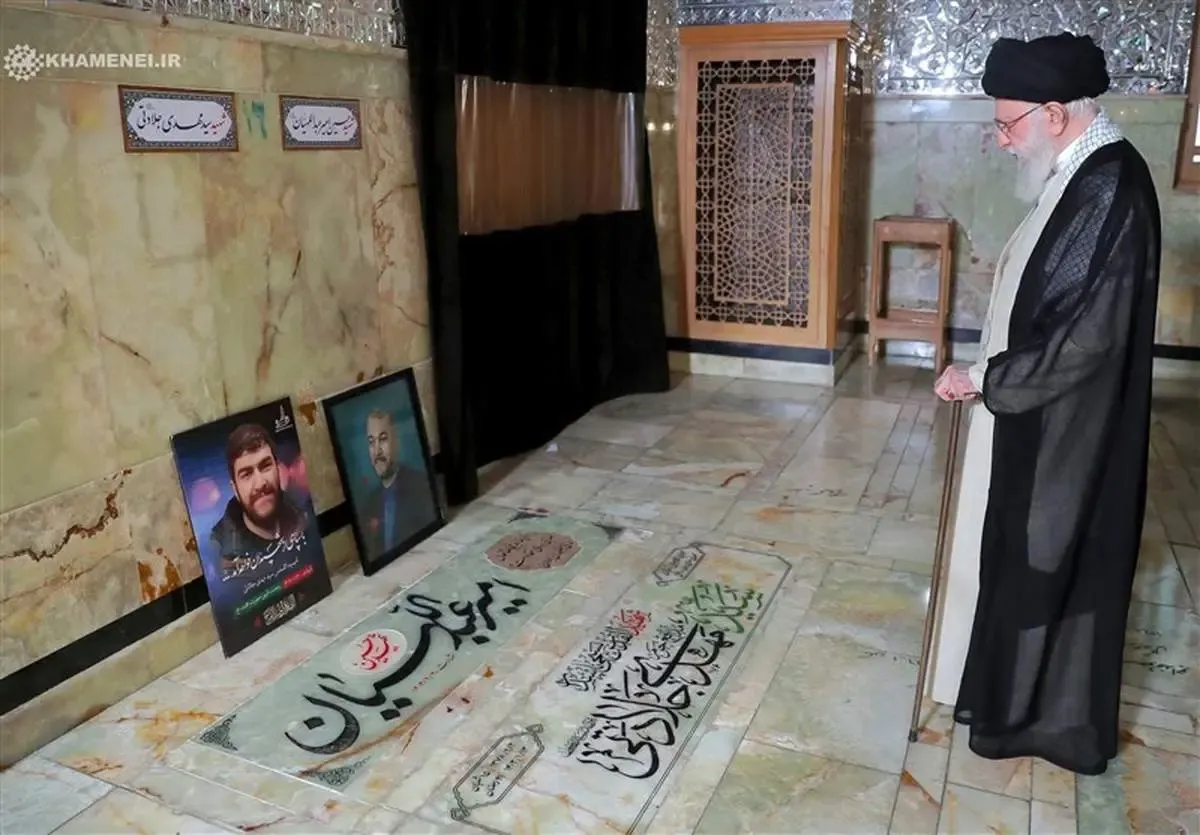 حضور رهبر انقلاب بر مزار شهید امیرعبداللهیان و سه‌ شهید‌ دیگر