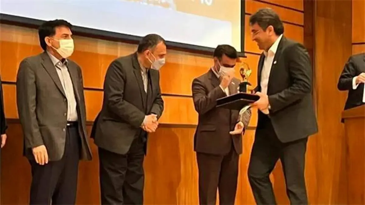 بیدبلند خلیج‌فارس در نخستین سال تولید، موفق به کسب تندیس زرین صنعت سبز در سطح ملی شد