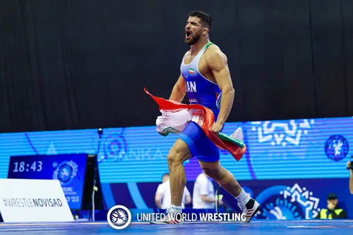 مبین عظیمی سومین طلایی کشتی آزاد در آسیا/ قطعی شدن قهرمانی ایران