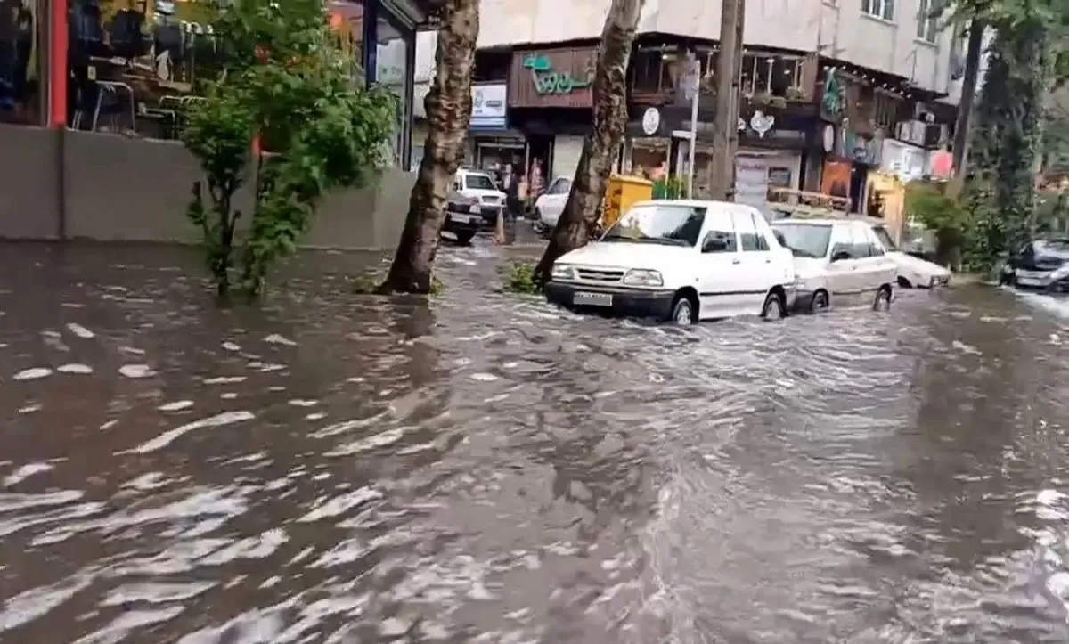 بارش شدید باران در این مناطق ادامه دارد/ هوا خنک تر می شود