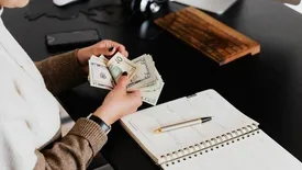 ریزش ۳ هزار تومانی قیمت دلار عصر چهارشنبه ۲۳ اردیبهشت/ سکه زیر ۲۰۰ میلیون رفت