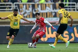 فرشاد احمدزاده پس از 273 روز، در دیدار با سپاهان اولین گل فصل خود را زد