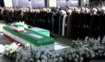چه کسانی در صف اول نماز رهبر شهید حاضر بودند؟ / تصاویر