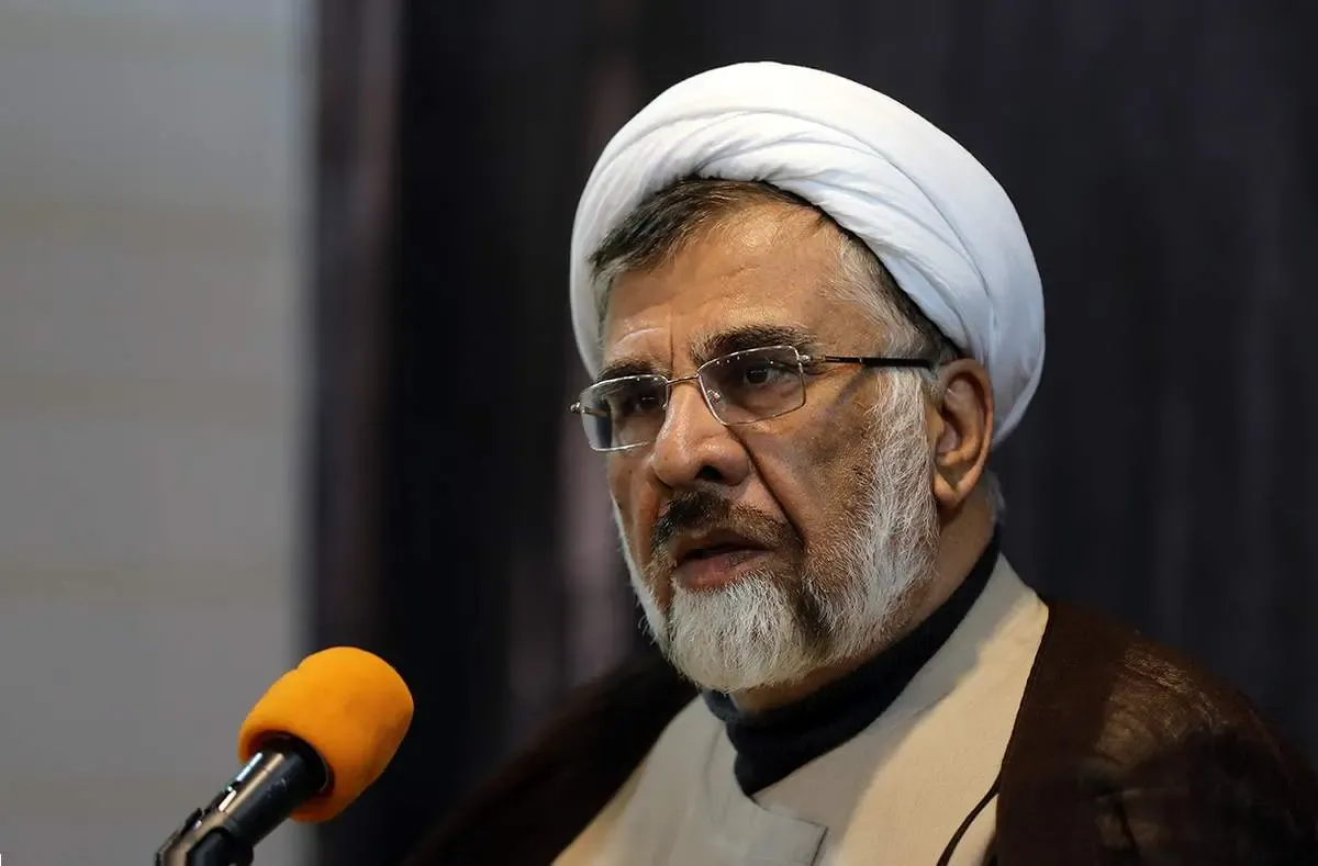 فاضل میبدی: جریانی که علیه ظریف شعار می‌دهد از پشت پرده هدایت می‌شود