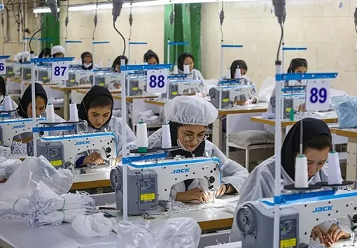 تولید ماسک توسط کارآفرینان جهادگر/عکس: حامد جعفرنژاد