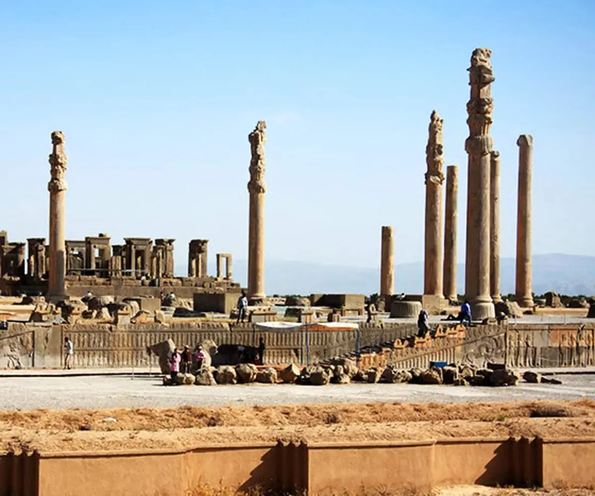 جزئیات کشف اسکلت انسانی در تخت جمشید/ ببینید