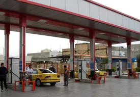 با قیمت بنزین بازی نکنید