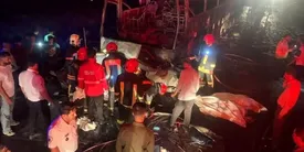 ببینید | تصادف مرگبار خودروی سواری با  اتوبوس مرگ