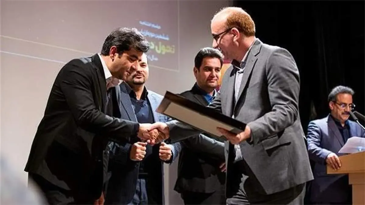 تندیس ششمین ارزیابی ملی تحول دیجیتال به پتروشیمی نوری، رسید