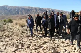 مسئولان در راه سنگلاخ رسیدن به اماکن تاریخی و گردشگری!