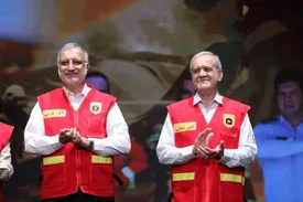 پزشکیان و زاکانی در لباس آتشنشانی!