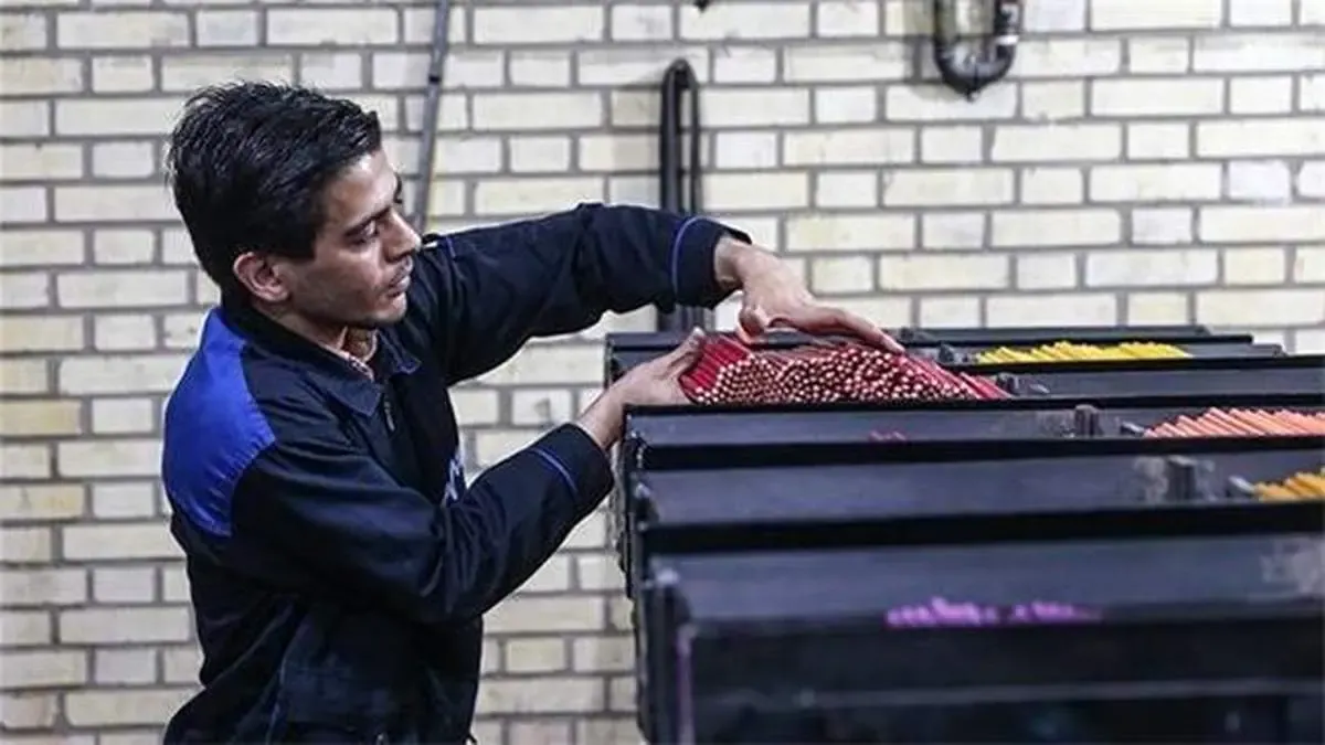 بهره‌گیری از شرکت‌های دانش‌بنیان در تولید نوشت‌افزار ایرانی/ بازگشت ۱۵۰ کارگاه تولید نوشت‌افزار ایرانی به چرخه تولید